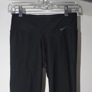 NIKE Dri-FIT Capri Leggings